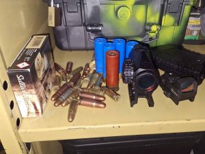 Cizinec vyráběl, jeho partnerka především prodávala