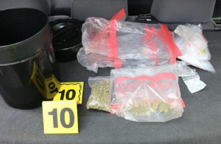 Odhalena organizovaná skupina, která distribuovala drogy do věznice