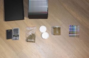 Odhalena organizovaná skupina, která distribuovala drogy do věznice