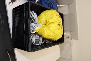 Zaměstnanci vynášeli zboží z firmy